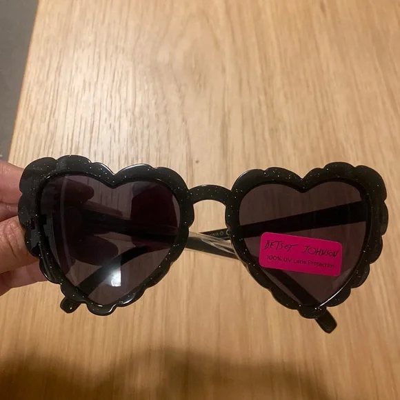 Betsey Johnson | Accessories | Betsey Johnson Heart Shaped  display picture 1